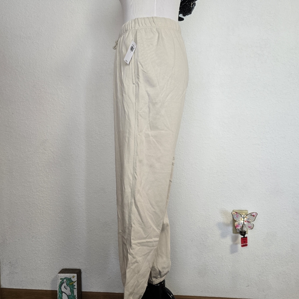 New! Old Navy Sweats - Picture 3 of 9
